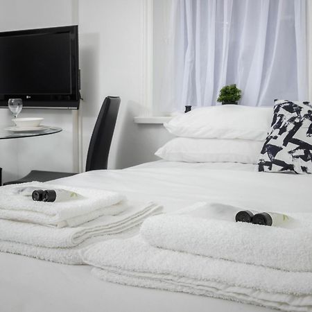 Barton Beachside - Stylish Studio Apartment, Double & Single - Central Beach & Promenade Location - Over 21'S, Family Friendly Only, Id Required แบล็คพูล ภายนอก รูปภาพ