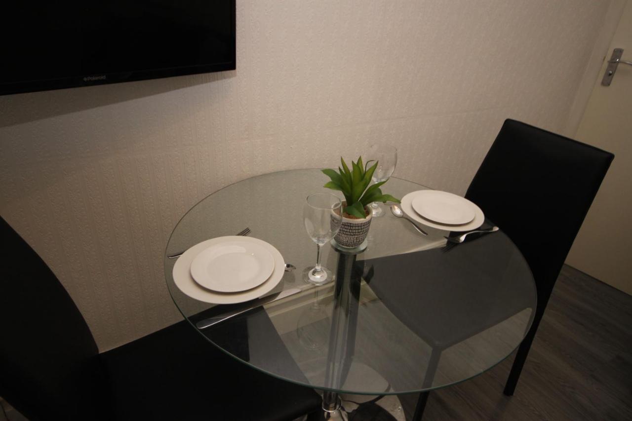 Barton Beachside - Stylish Studio Apartment, Double & Single - Central Beach & Promenade Location - Over 21'S, Family Friendly Only, Id Required แบล็คพูล ภายนอก รูปภาพ