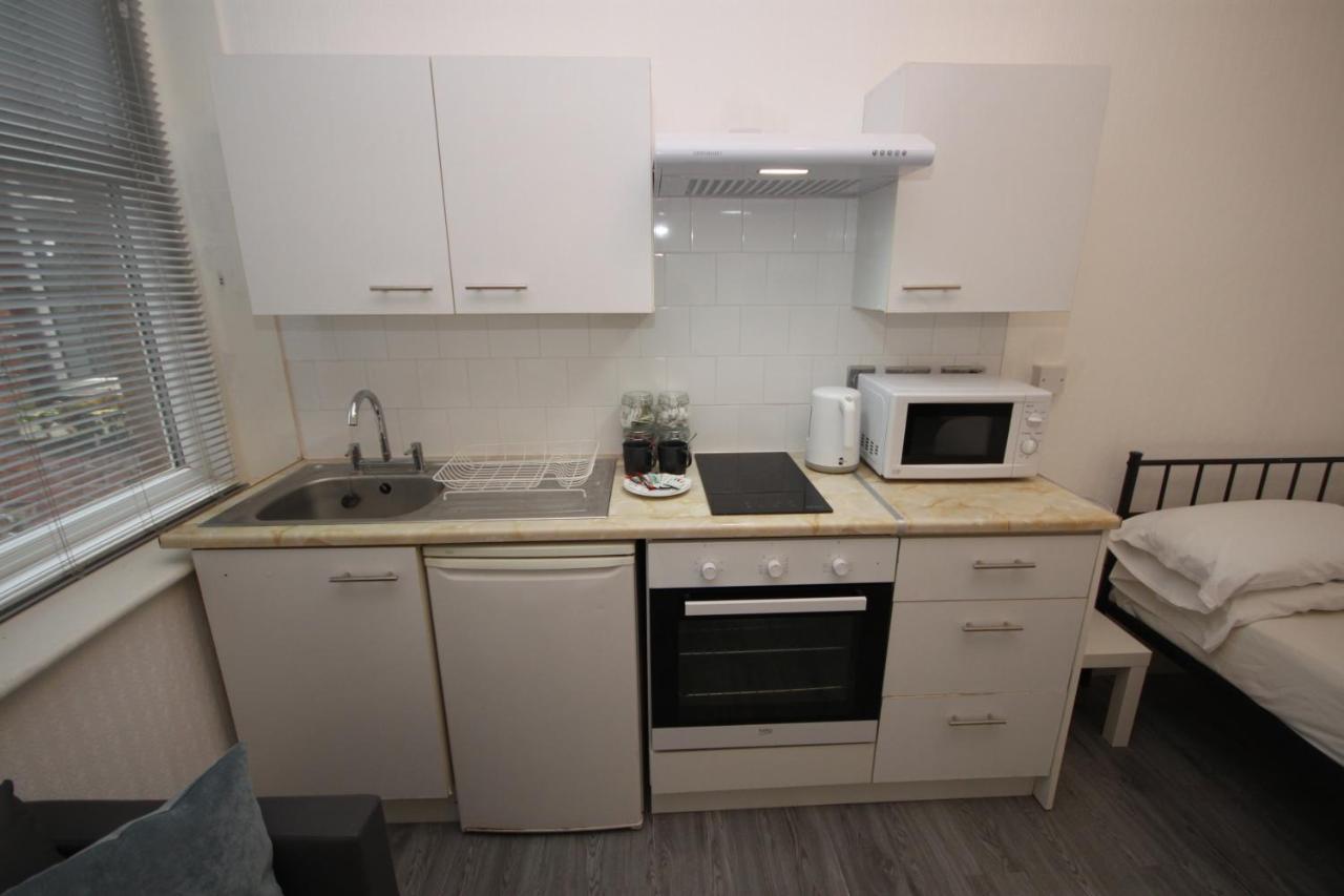 Barton Beachside - Stylish Studio Apartment, Double & Single - Central Beach & Promenade Location - Over 21'S, Family Friendly Only, Id Required แบล็คพูล ภายนอก รูปภาพ