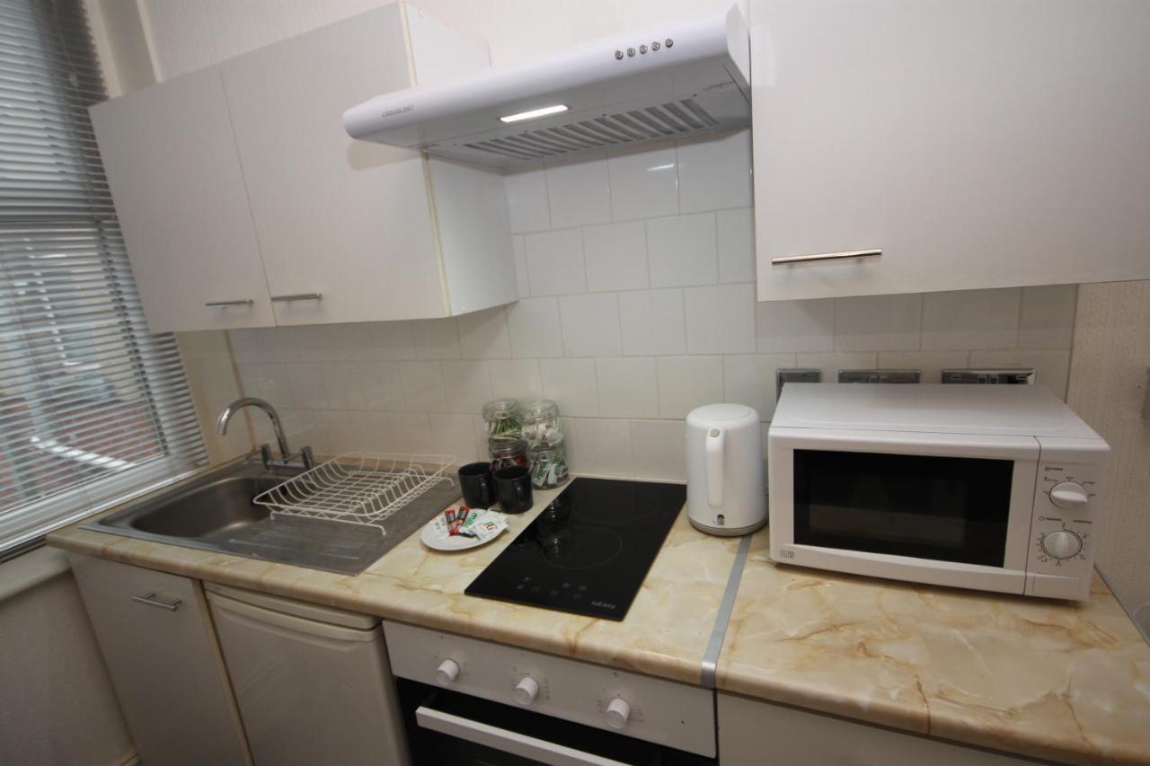 Barton Beachside - Stylish Studio Apartment, Double & Single - Central Beach & Promenade Location - Over 21'S, Family Friendly Only, Id Required แบล็คพูล ภายนอก รูปภาพ
