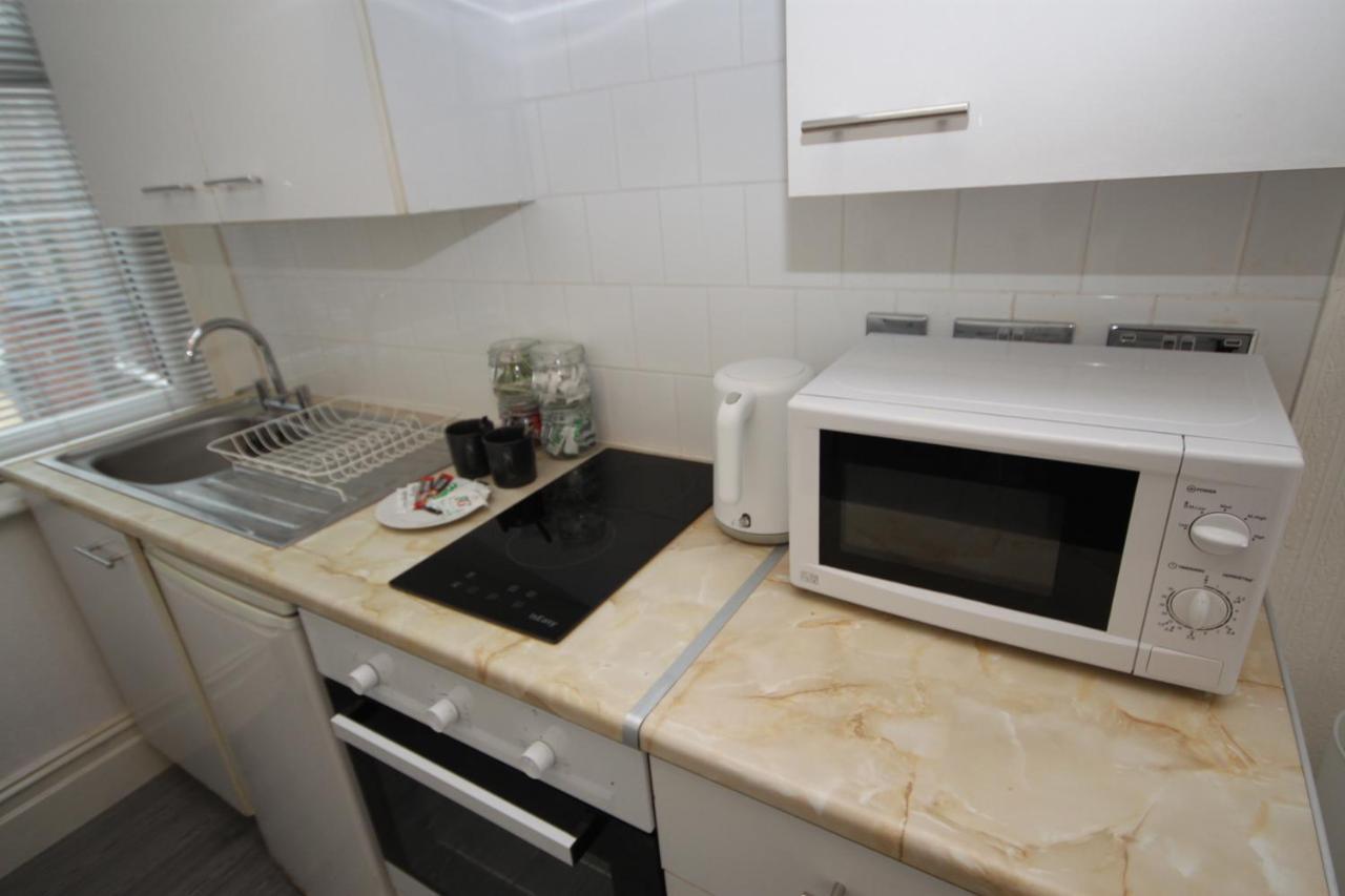 Barton Beachside - Stylish Studio Apartment, Double & Single - Central Beach & Promenade Location - Over 21'S, Family Friendly Only, Id Required แบล็คพูล ภายนอก รูปภาพ