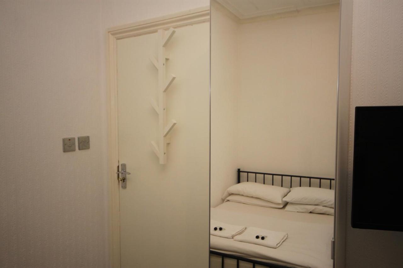 Barton Beachside - Stylish Studio Apartment, Double & Single - Central Beach & Promenade Location - Over 21'S, Family Friendly Only, Id Required แบล็คพูล ภายนอก รูปภาพ