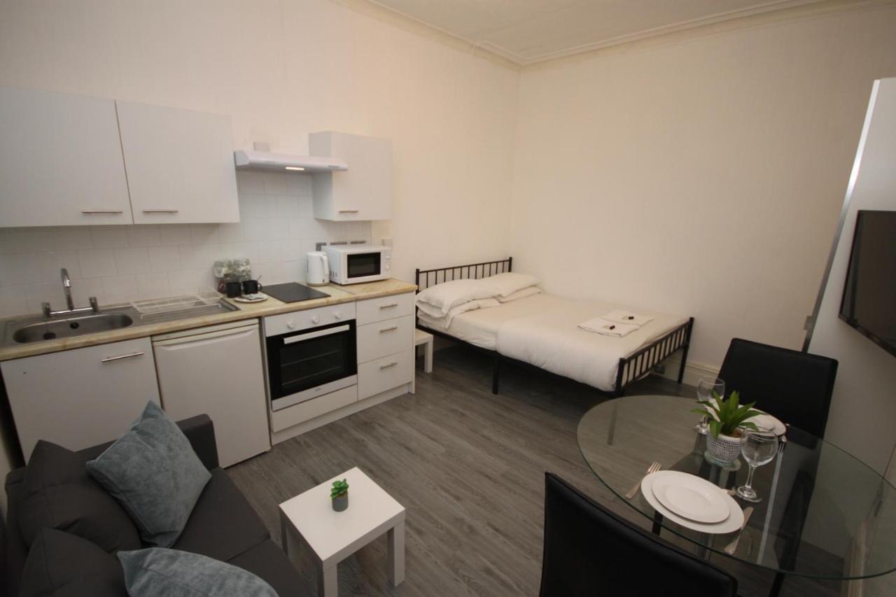 Barton Beachside - Stylish Studio Apartment, Double & Single - Central Beach & Promenade Location - Over 21'S, Family Friendly Only, Id Required แบล็คพูล ภายนอก รูปภาพ