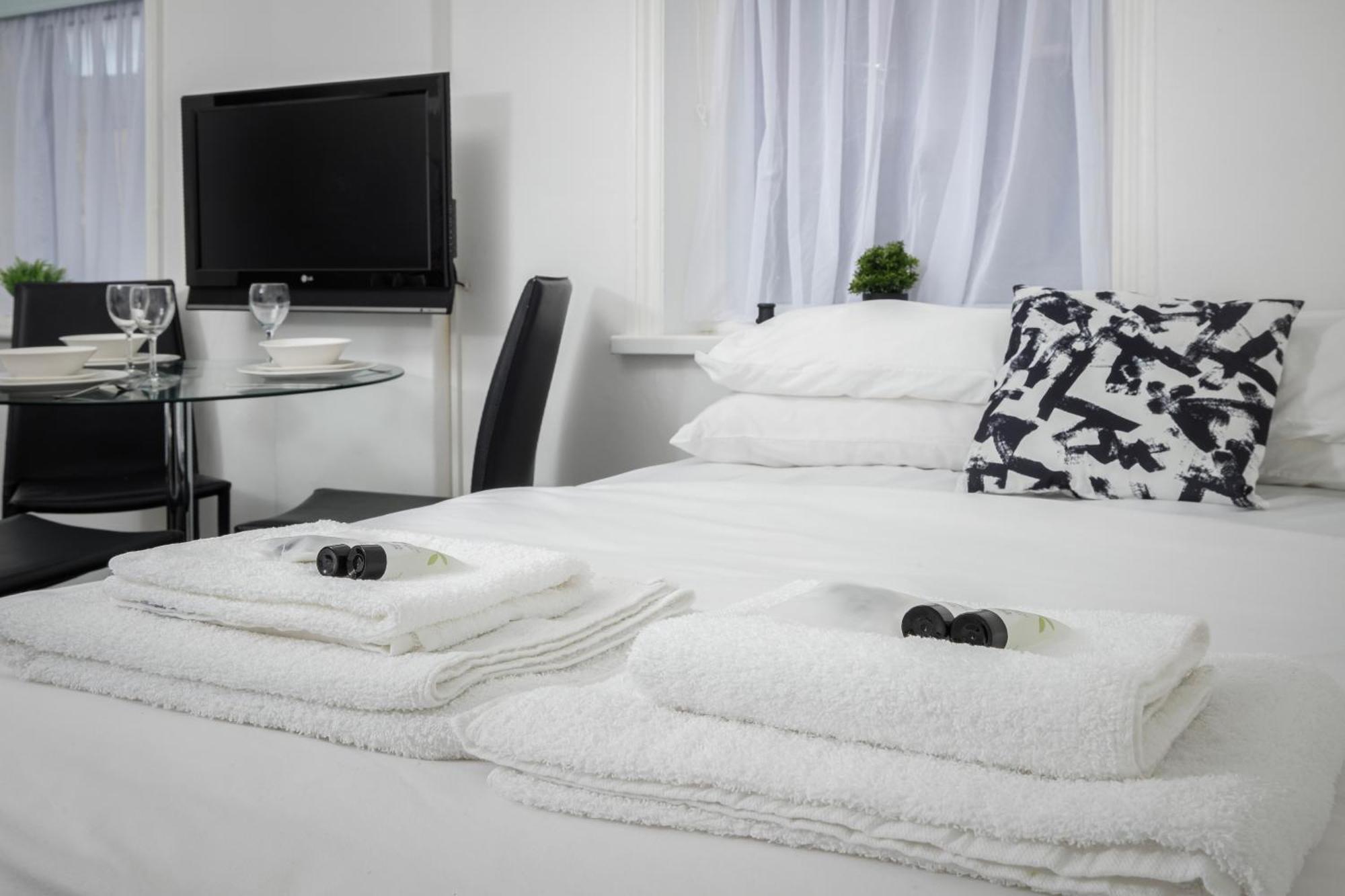 Barton Beachside - Stylish Studio Apartment, Double & Single - Central Beach & Promenade Location - Over 21'S, Family Friendly Only, Id Required แบล็คพูล ภายนอก รูปภาพ