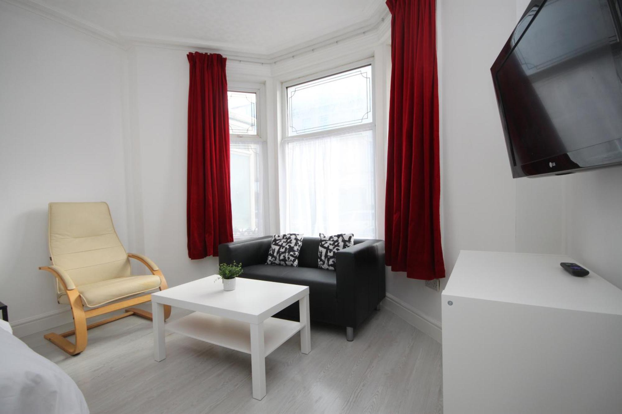 Barton Beachside - Stylish Studio Apartment, Double & Single - Central Beach & Promenade Location - Over 21'S, Family Friendly Only, Id Required แบล็คพูล ภายนอก รูปภาพ