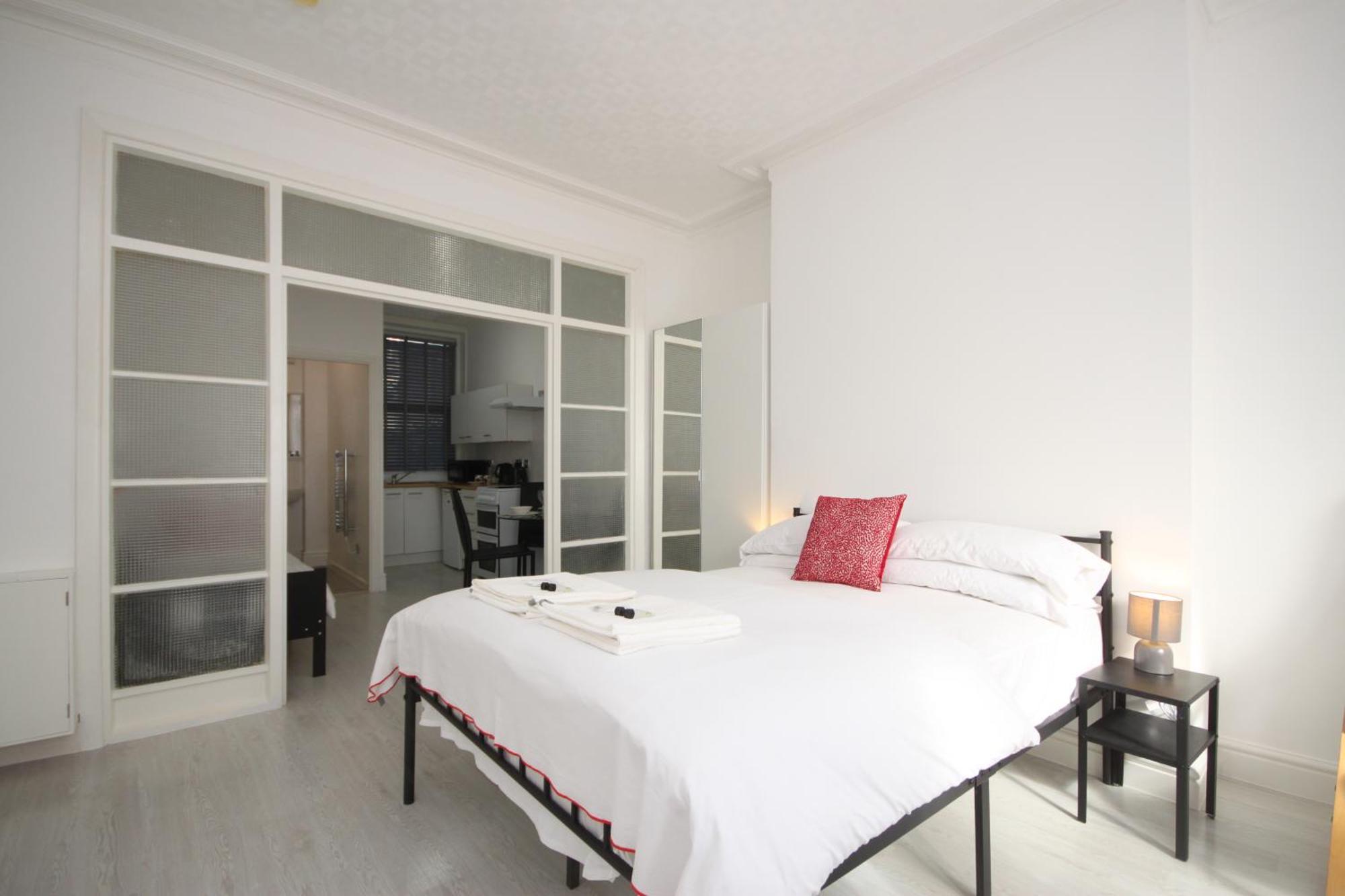 Barton Beachside - Stylish Studio Apartment, Double & Single - Central Beach & Promenade Location - Over 21'S, Family Friendly Only, Id Required แบล็คพูล ห้อง รูปภาพ