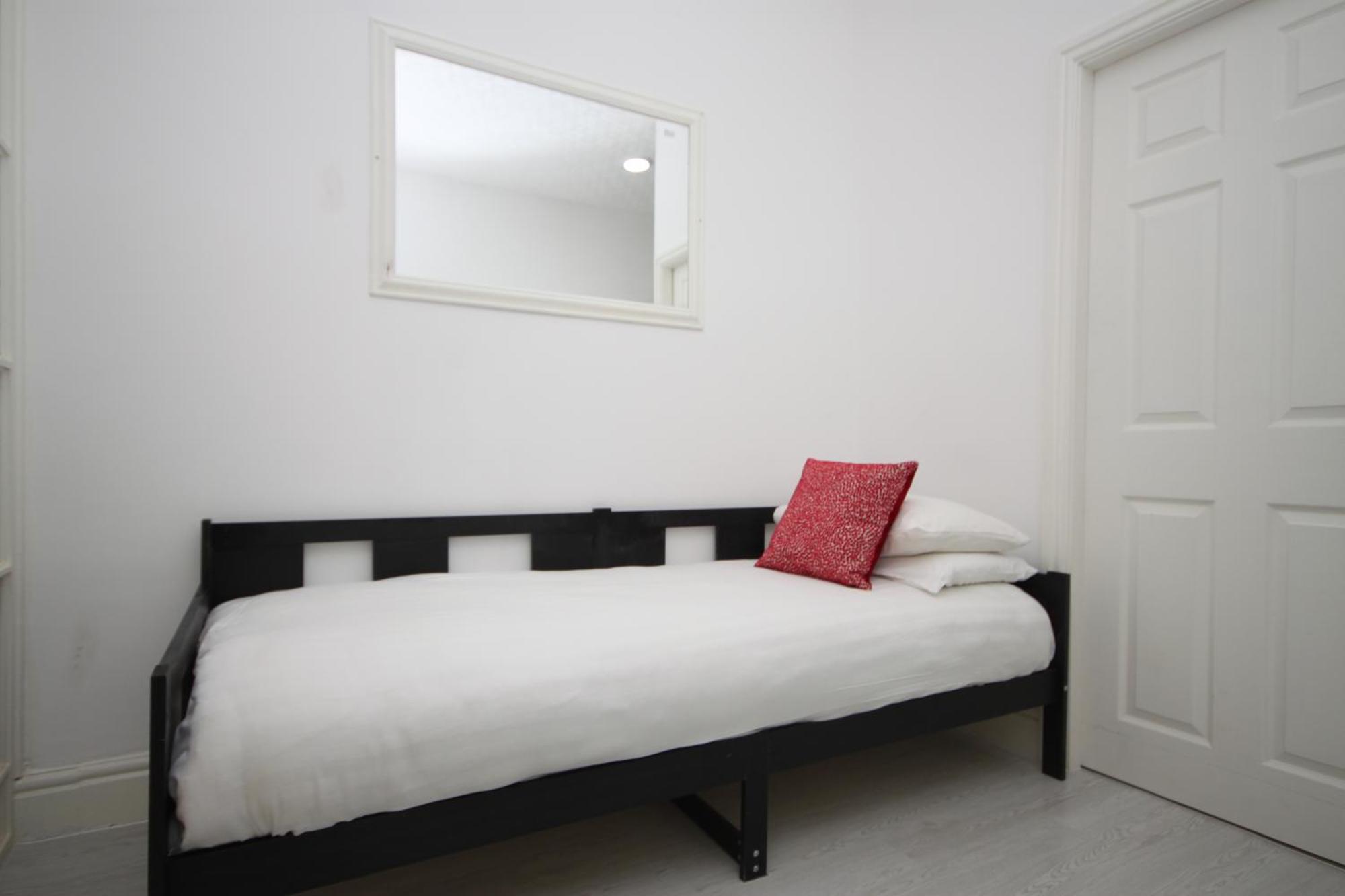 Barton Beachside - Stylish Studio Apartment, Double & Single - Central Beach & Promenade Location - Over 21'S, Family Friendly Only, Id Required แบล็คพูล ห้อง รูปภาพ