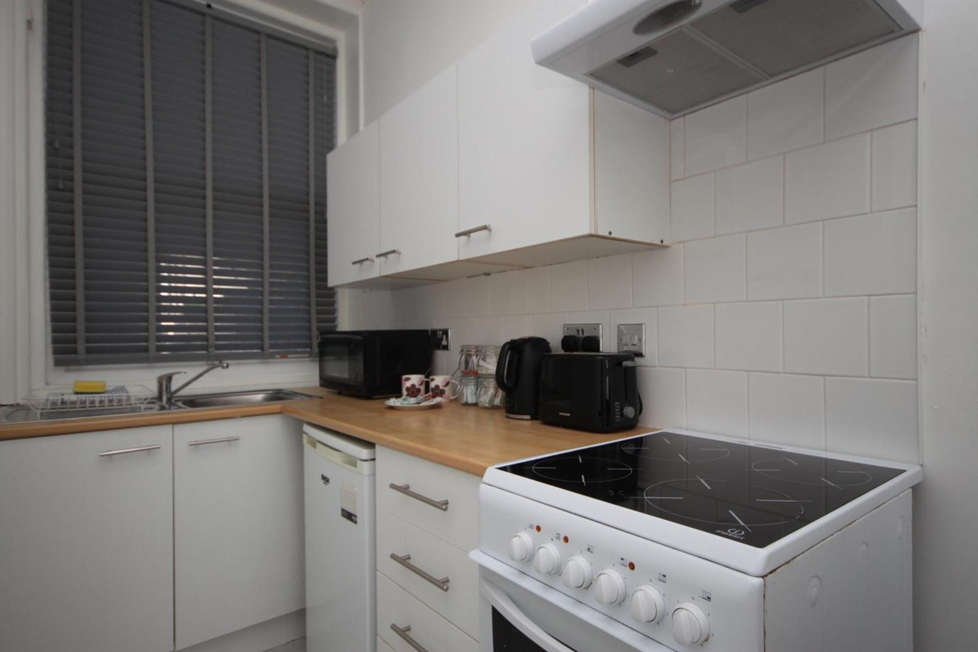 Barton Beachside - Stylish Studio Apartment, Double & Single - Central Beach & Promenade Location - Over 21'S, Family Friendly Only, Id Required แบล็คพูล ห้อง รูปภาพ