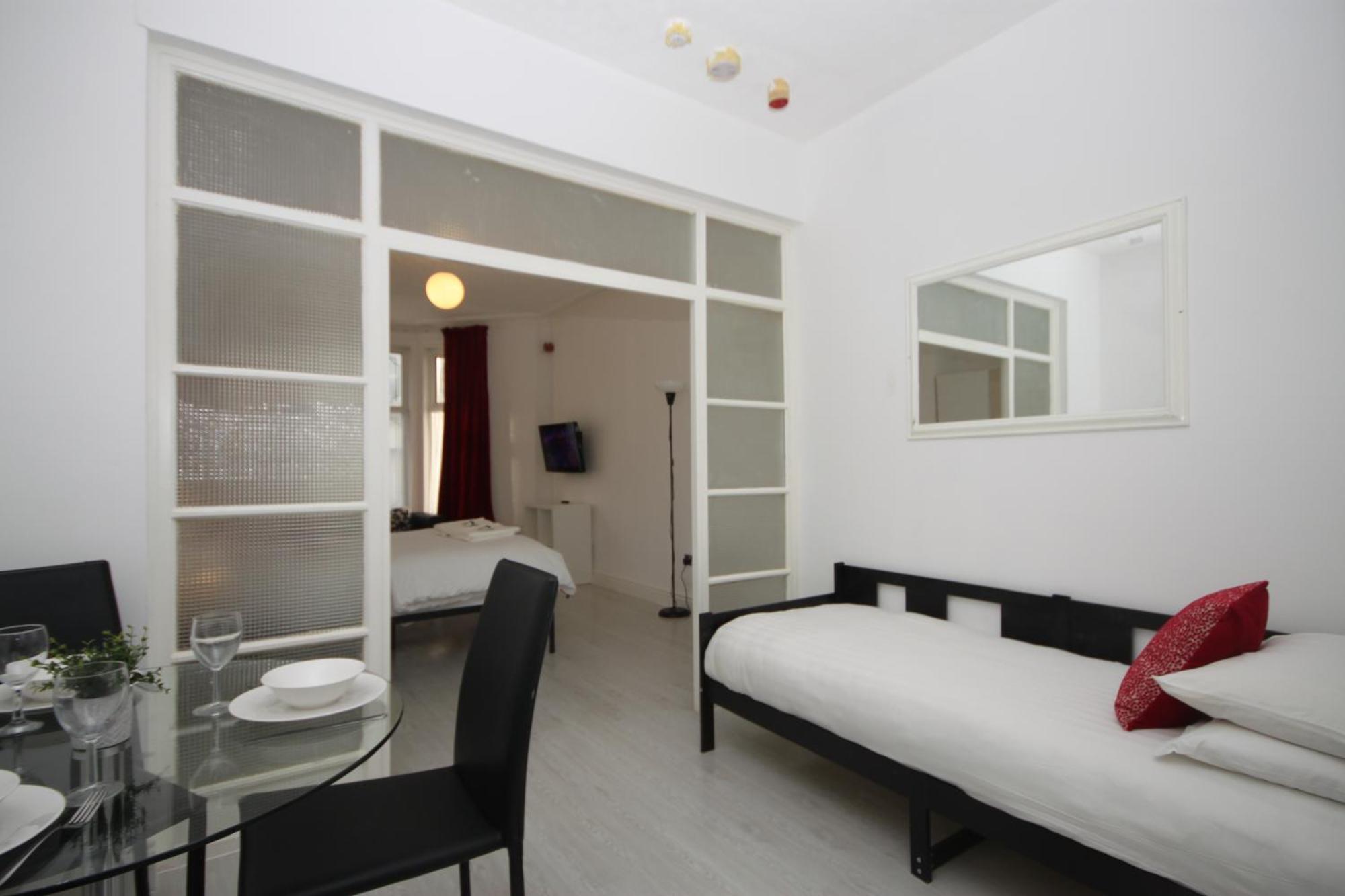 Barton Beachside - Stylish Studio Apartment, Double & Single - Central Beach & Promenade Location - Over 21'S, Family Friendly Only, Id Required แบล็คพูล ห้อง รูปภาพ