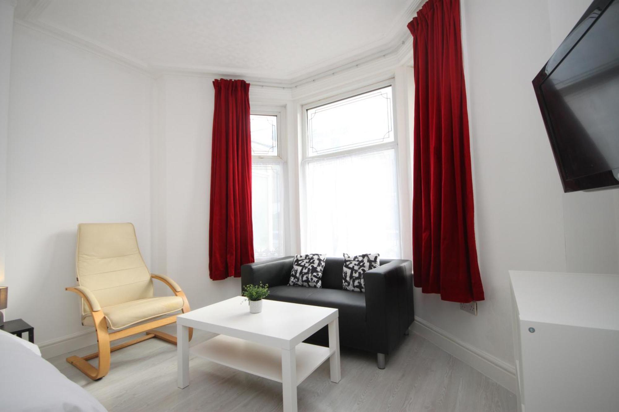 Barton Beachside - Stylish Studio Apartment, Double & Single - Central Beach & Promenade Location - Over 21'S, Family Friendly Only, Id Required แบล็คพูล ห้อง รูปภาพ