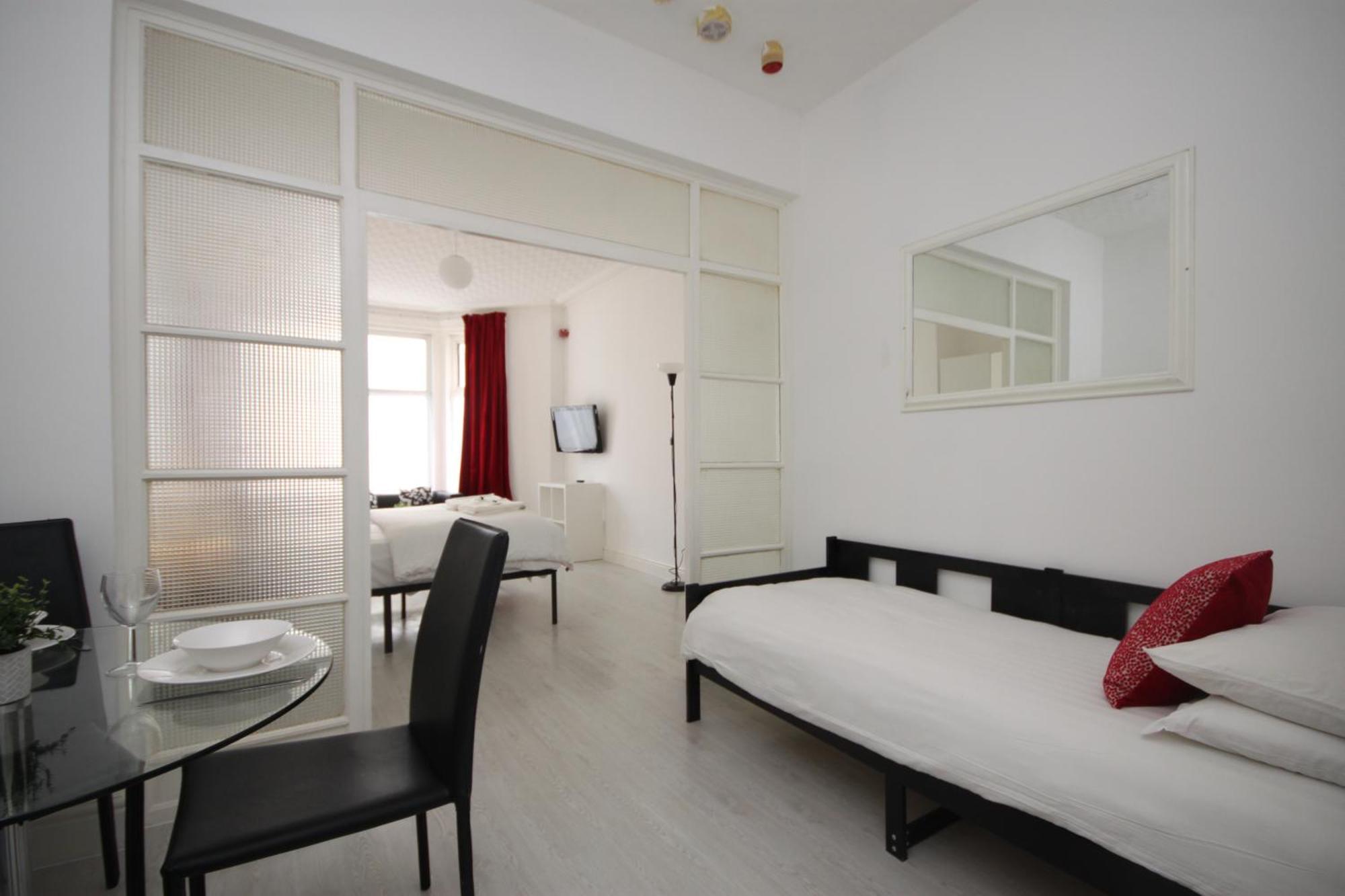 Barton Beachside - Stylish Studio Apartment, Double & Single - Central Beach & Promenade Location - Over 21'S, Family Friendly Only, Id Required แบล็คพูล ภายนอก รูปภาพ