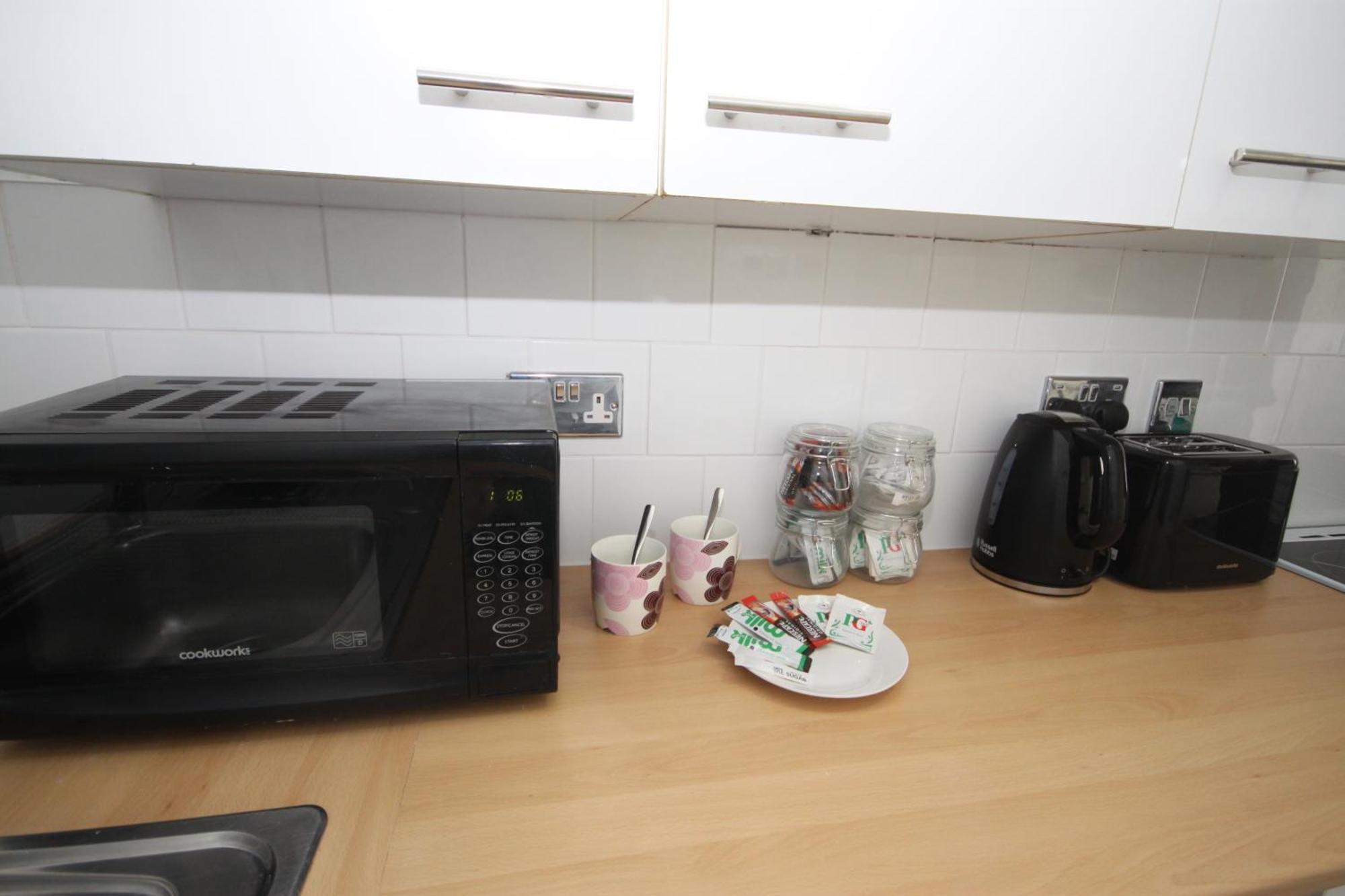 Barton Beachside - Stylish Studio Apartment, Double & Single - Central Beach & Promenade Location - Over 21'S, Family Friendly Only, Id Required แบล็คพูล ภายนอก รูปภาพ