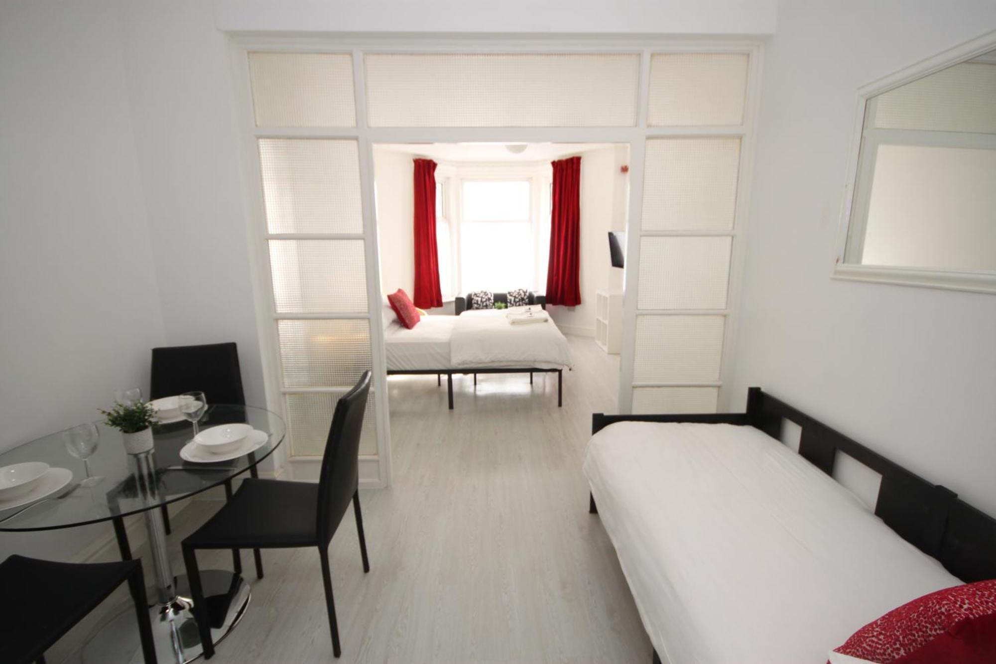 Barton Beachside - Stylish Studio Apartment, Double & Single - Central Beach & Promenade Location - Over 21'S, Family Friendly Only, Id Required แบล็คพูล ภายนอก รูปภาพ