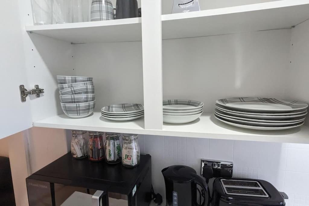 Barton Beachside - Stylish Studio Apartment, Double & Single - Central Beach & Promenade Location - Over 21'S, Family Friendly Only, Id Required แบล็คพูล ภายนอก รูปภาพ
