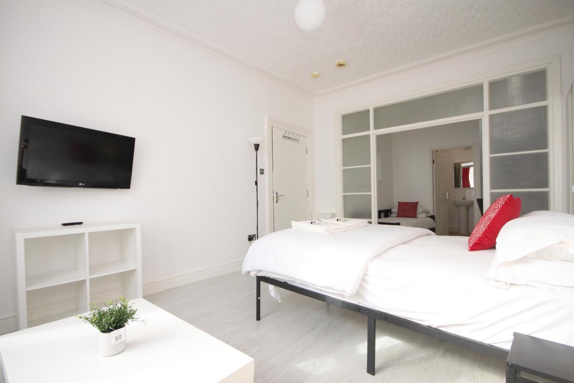 Barton Beachside - Stylish Studio Apartment, Double & Single - Central Beach & Promenade Location - Over 21'S, Family Friendly Only, Id Required แบล็คพูล ห้อง รูปภาพ