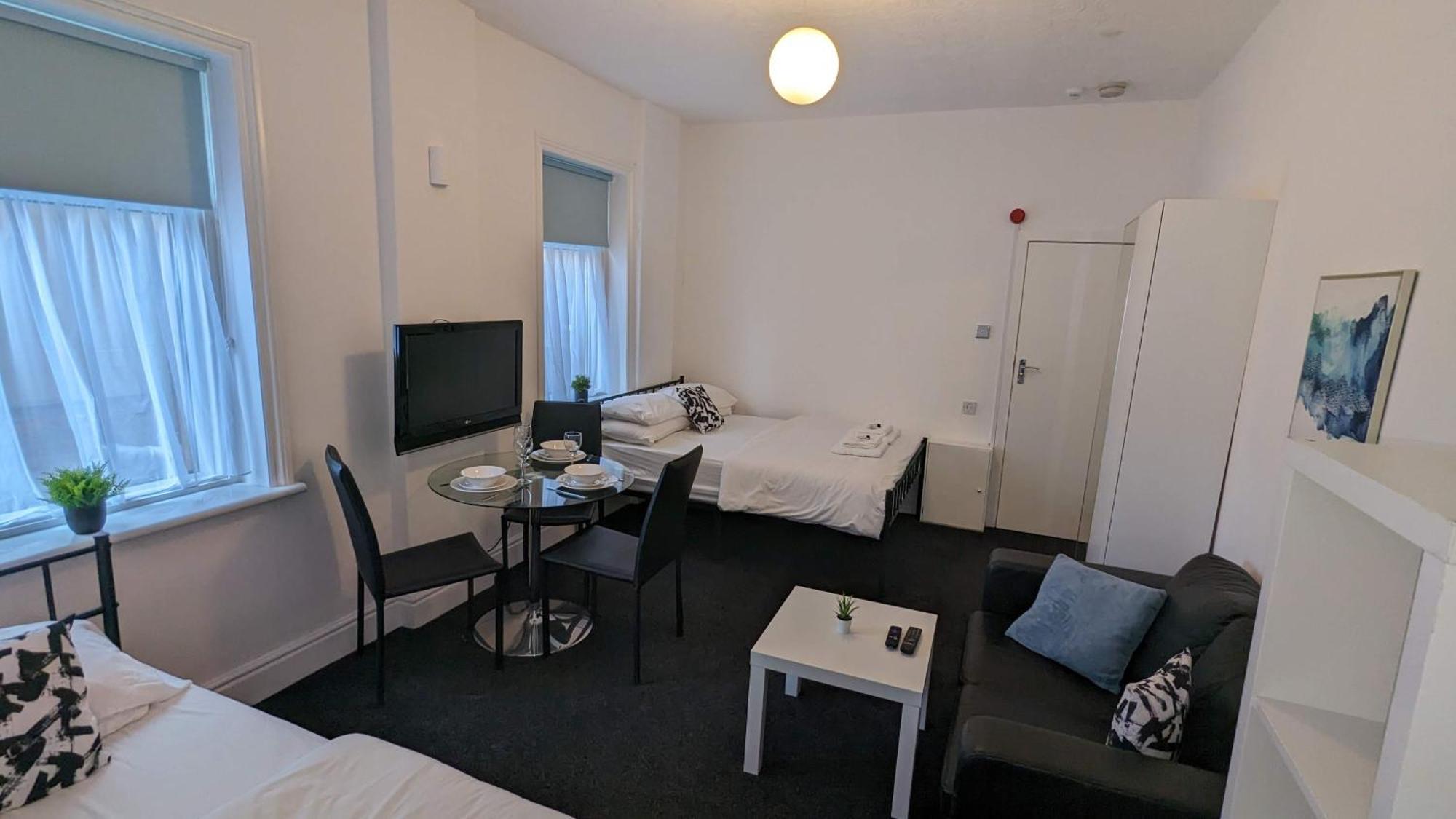 Barton Beachside - Stylish Studio Apartment, Double & Single - Central Beach & Promenade Location - Over 21'S, Family Friendly Only, Id Required แบล็คพูล ภายนอก รูปภาพ