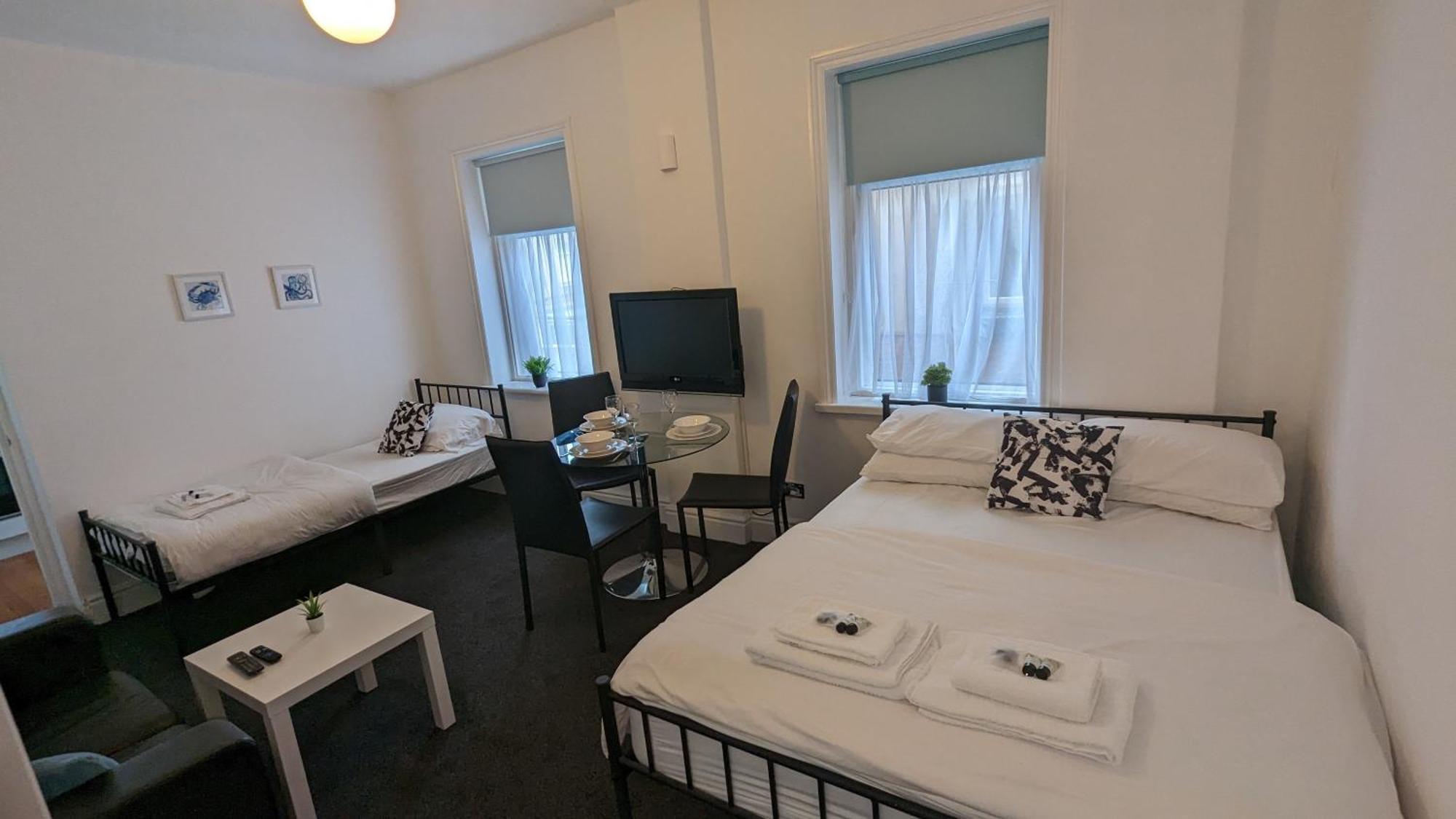 Barton Beachside - Stylish Studio Apartment, Double & Single - Central Beach & Promenade Location - Over 21'S, Family Friendly Only, Id Required แบล็คพูล ภายนอก รูปภาพ