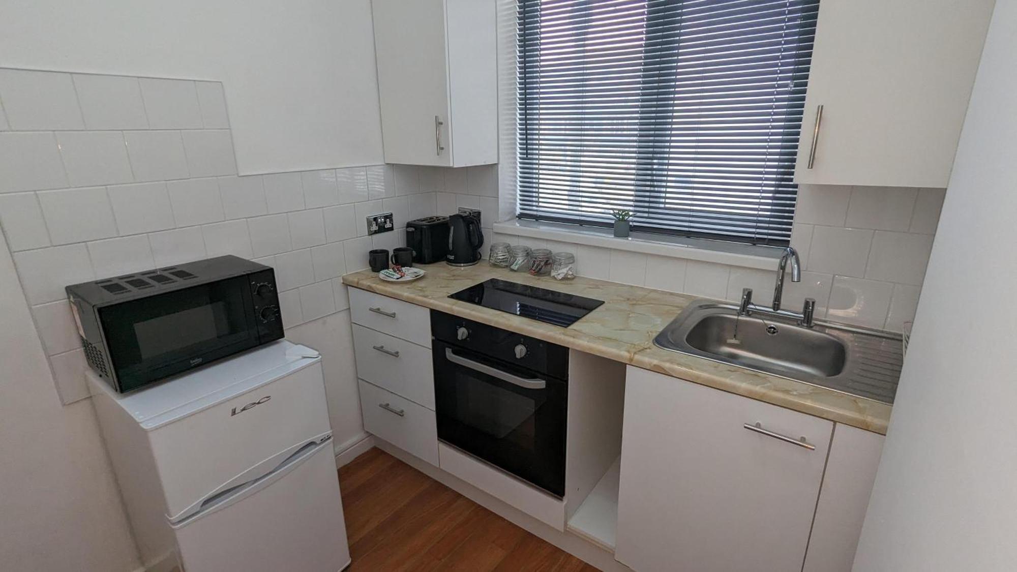 Barton Beachside - Stylish Studio Apartment, Double & Single - Central Beach & Promenade Location - Over 21'S, Family Friendly Only, Id Required แบล็คพูล ภายนอก รูปภาพ