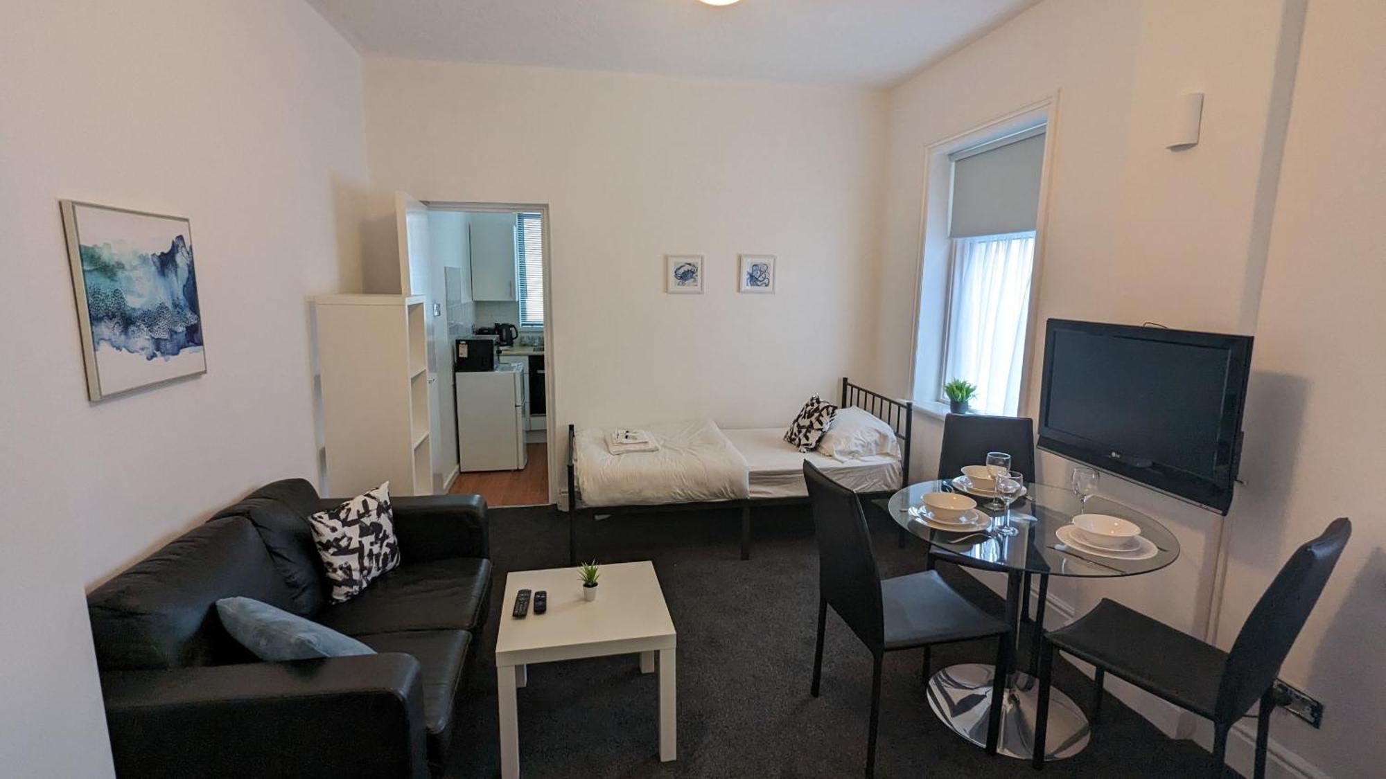 Barton Beachside - Stylish Studio Apartment, Double & Single - Central Beach & Promenade Location - Over 21'S, Family Friendly Only, Id Required แบล็คพูล ภายนอก รูปภาพ